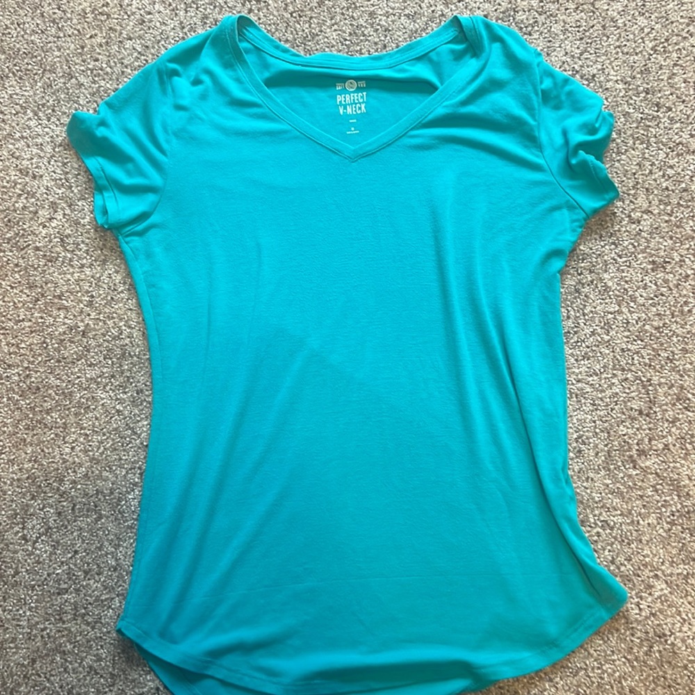 “So” teal perfect v-neck